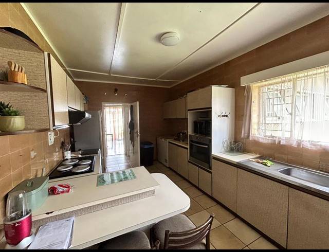 5 BEDROOM HOUSE FOR SALE IN SELCOURT